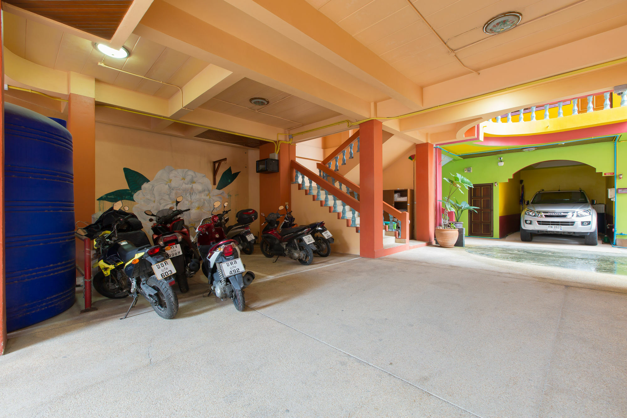 Chusri Hotel Patong Exterior photo