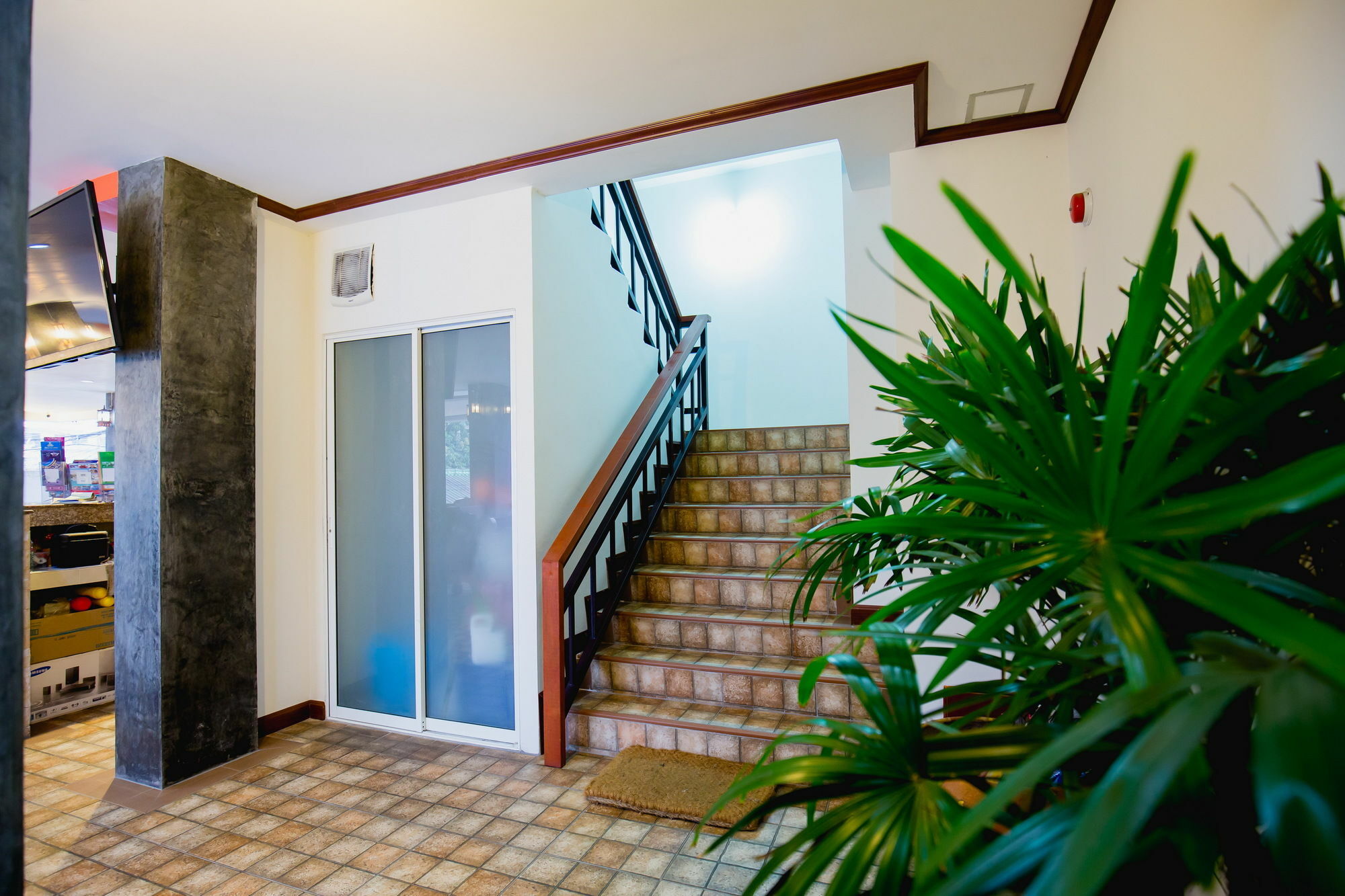 Chusri Hotel Patong Exterior photo