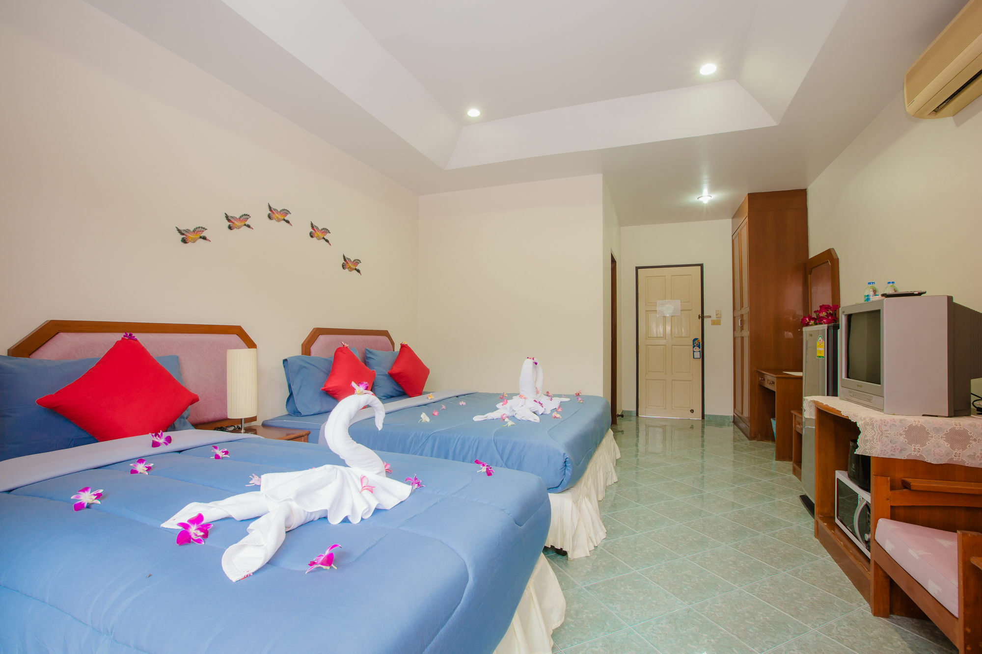 Chusri Hotel Patong Exterior photo