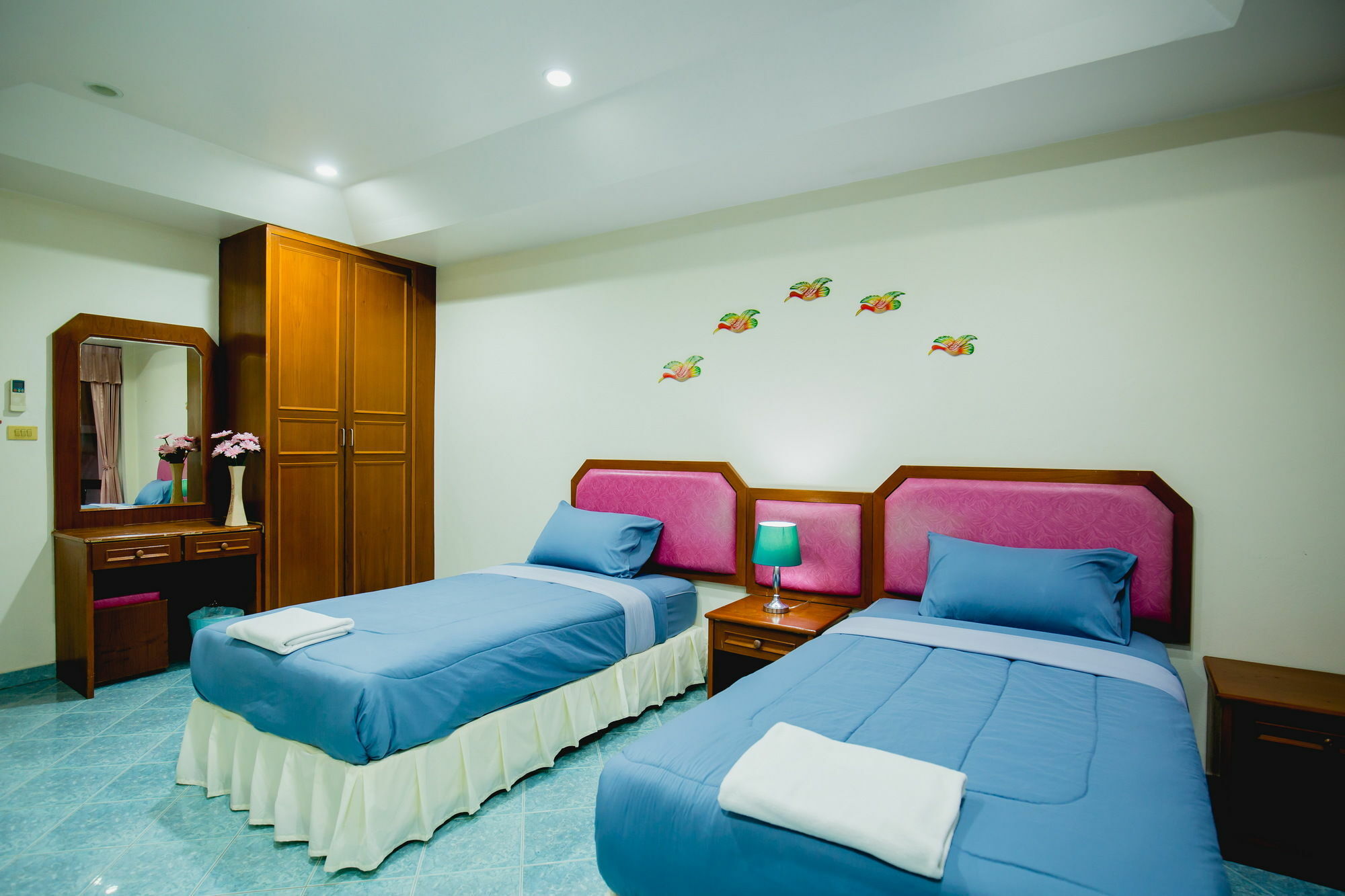 Chusri Hotel Patong Exterior photo