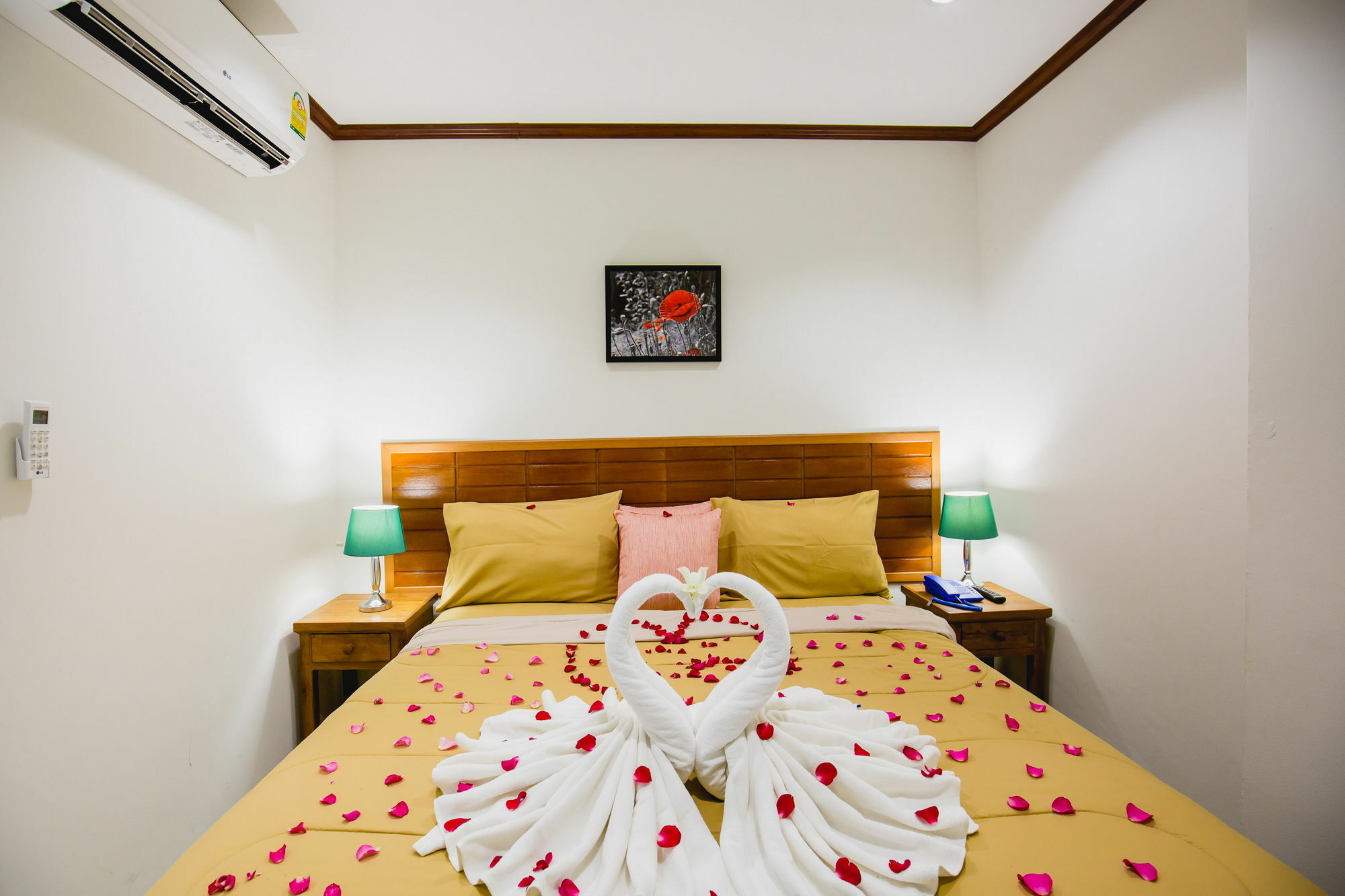 Chusri Hotel Patong Exterior photo